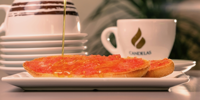 Pan con Tomate